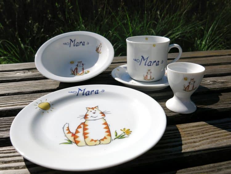 Porzellan mit Namen und Katze