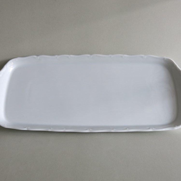 Recheckige Kuchenplatte der Serie Ofelie aus Porzellan 32 cm