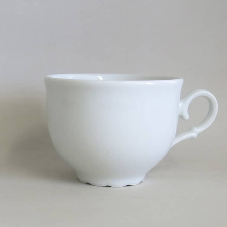 Weiße rundliche Porzellan Teetasse Ofelie
