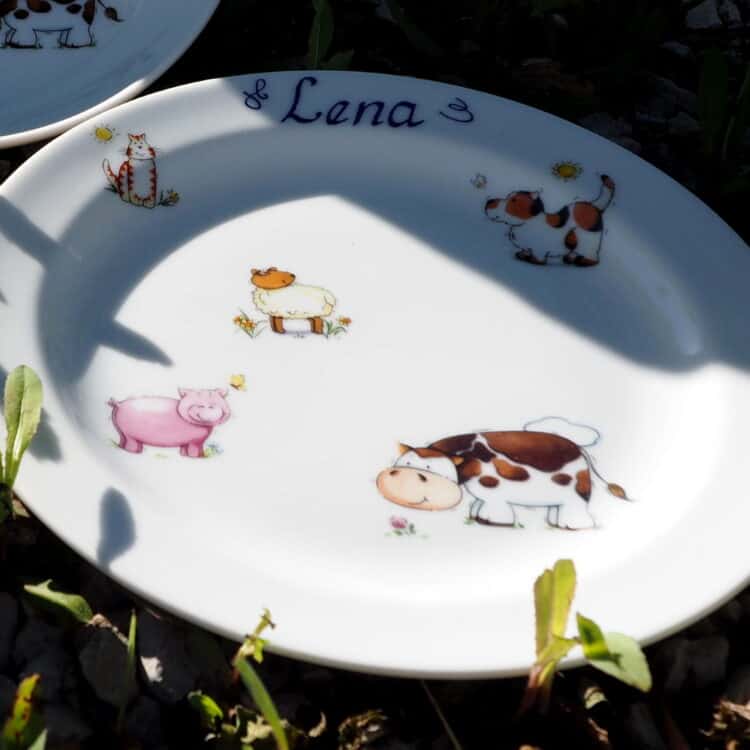 Teller aus Porzellan 19 cm mit Bauernhoftieren und Namen