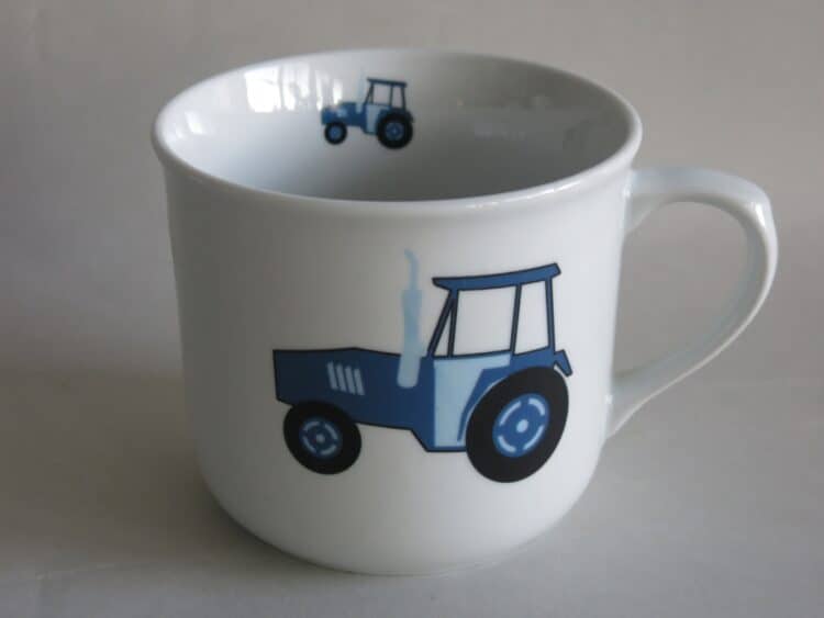 Großer, feuerfester, Porzellanbecher Hotpot 650 ml mit Traktor blau