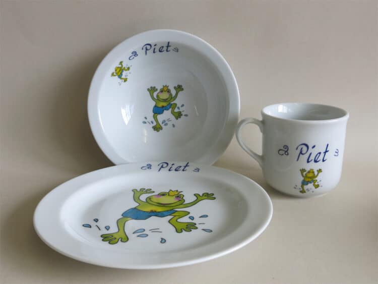 Kindergeschirr Porzellan Set, kleiner Becher 230ml,Müslischüssel 16cm und flacher Teller 19cm mit Froschkönig und Namen