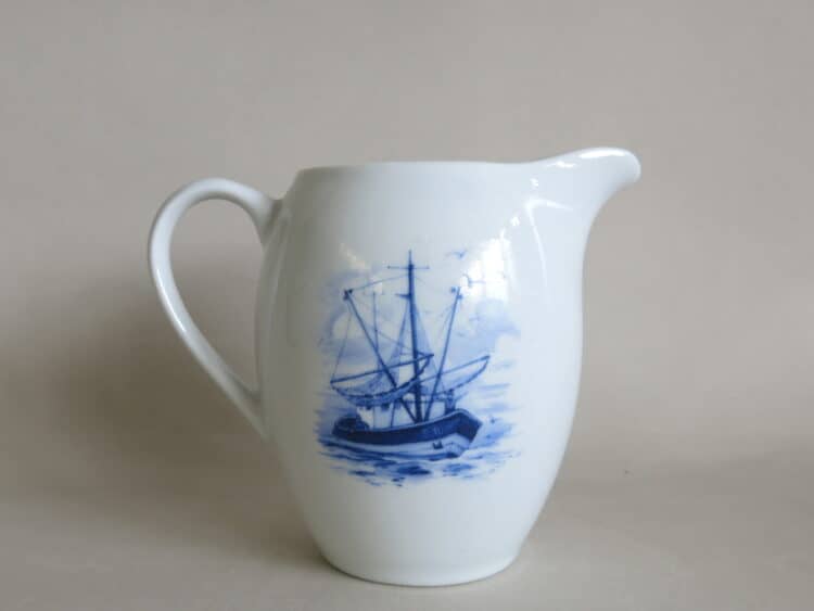 Porzellan Milchgießer Olympia mit Segelschiff