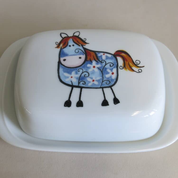 Frühstücksgeschirr Porzellan Butterdose 250g mit blauem Pferdchen Betty von der Farm