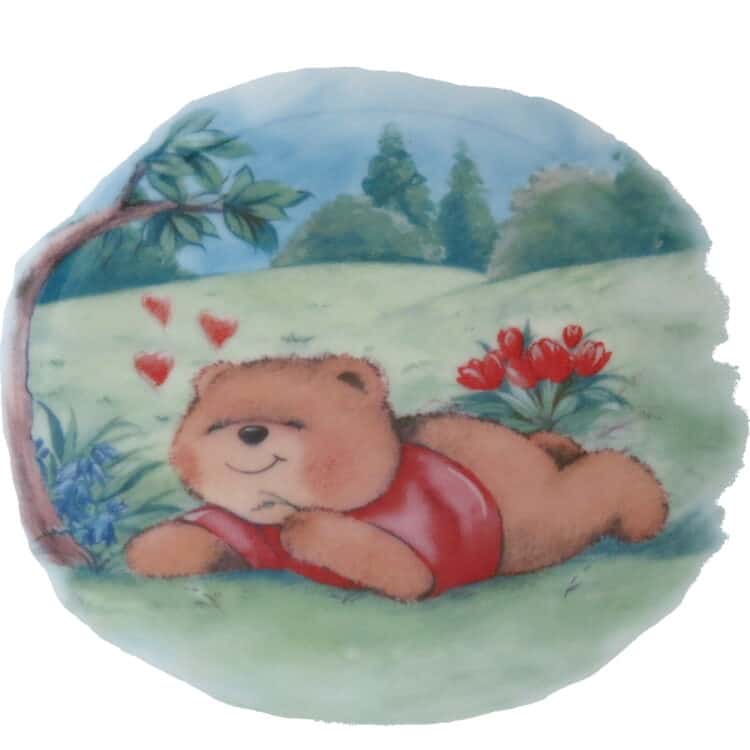 Teddy im Gras verliebt