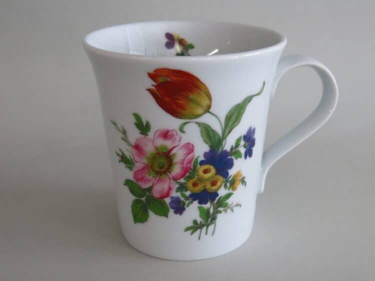 eleganter Becher Emma mit Blumenbukett 1090 rosa Wildrose und orangene Tulpe