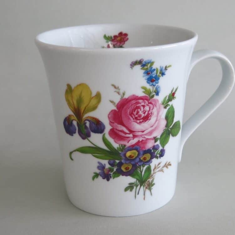 Frühstücksgeschirr Porzellan eleganter Becher Emma mit Blumenbukett 1090 englische Rose und Iris