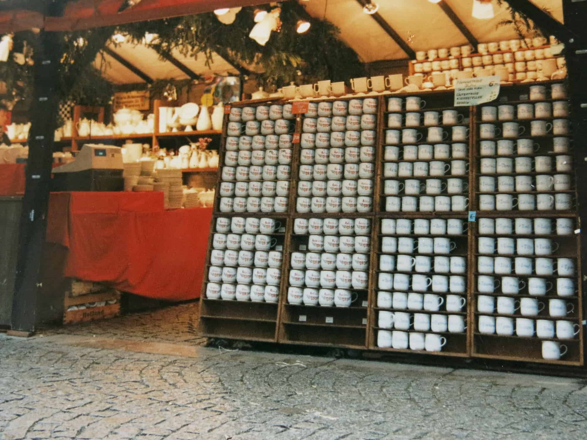 Porzellanstand Stuttgarter Weihnachtsmarkt Stand am Planie 70iger Jahre