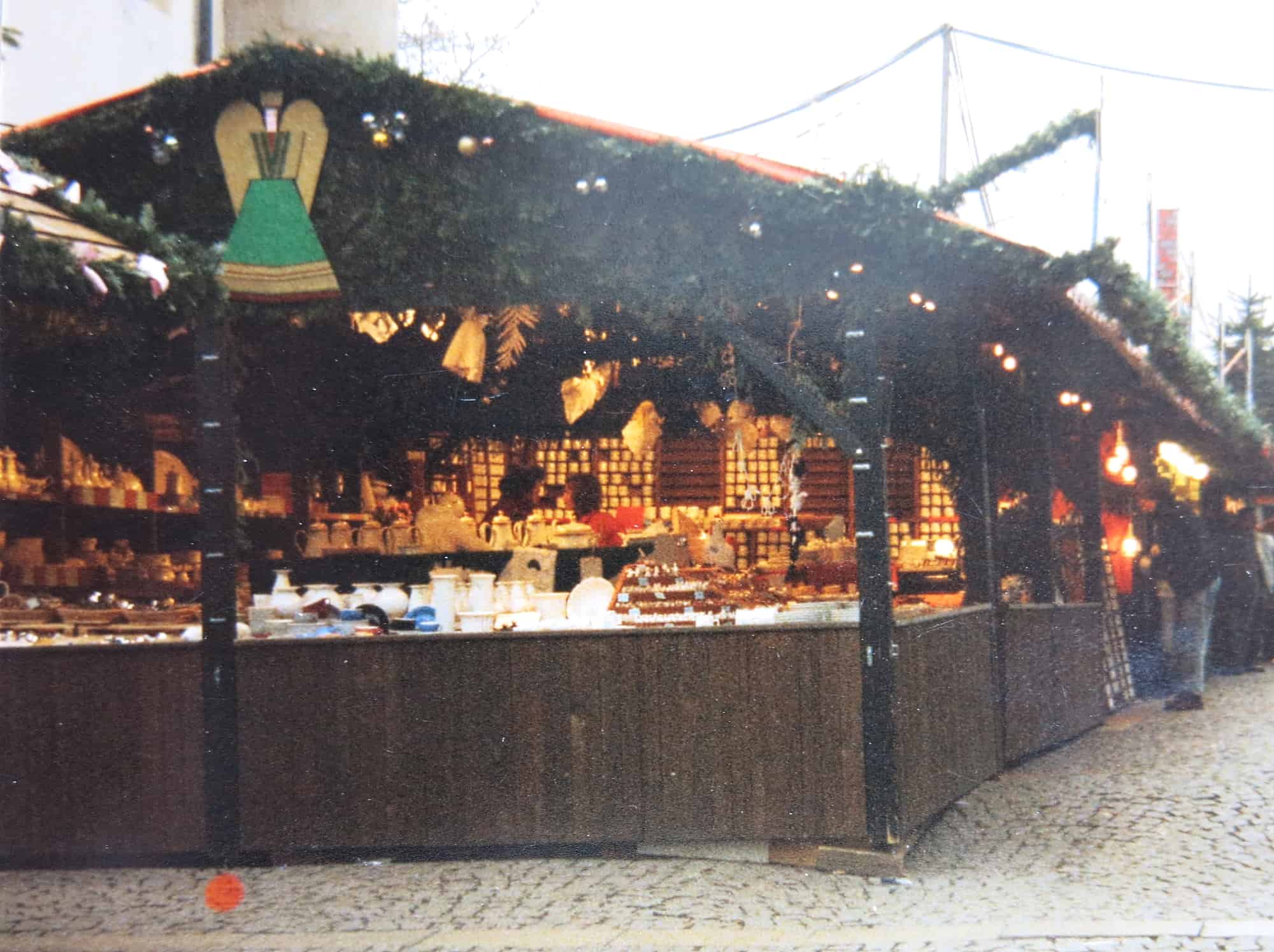 Porzellanstand Stuttgarter Weihnachtsmarkt Stand am Schillerplatz 70iger Jahre