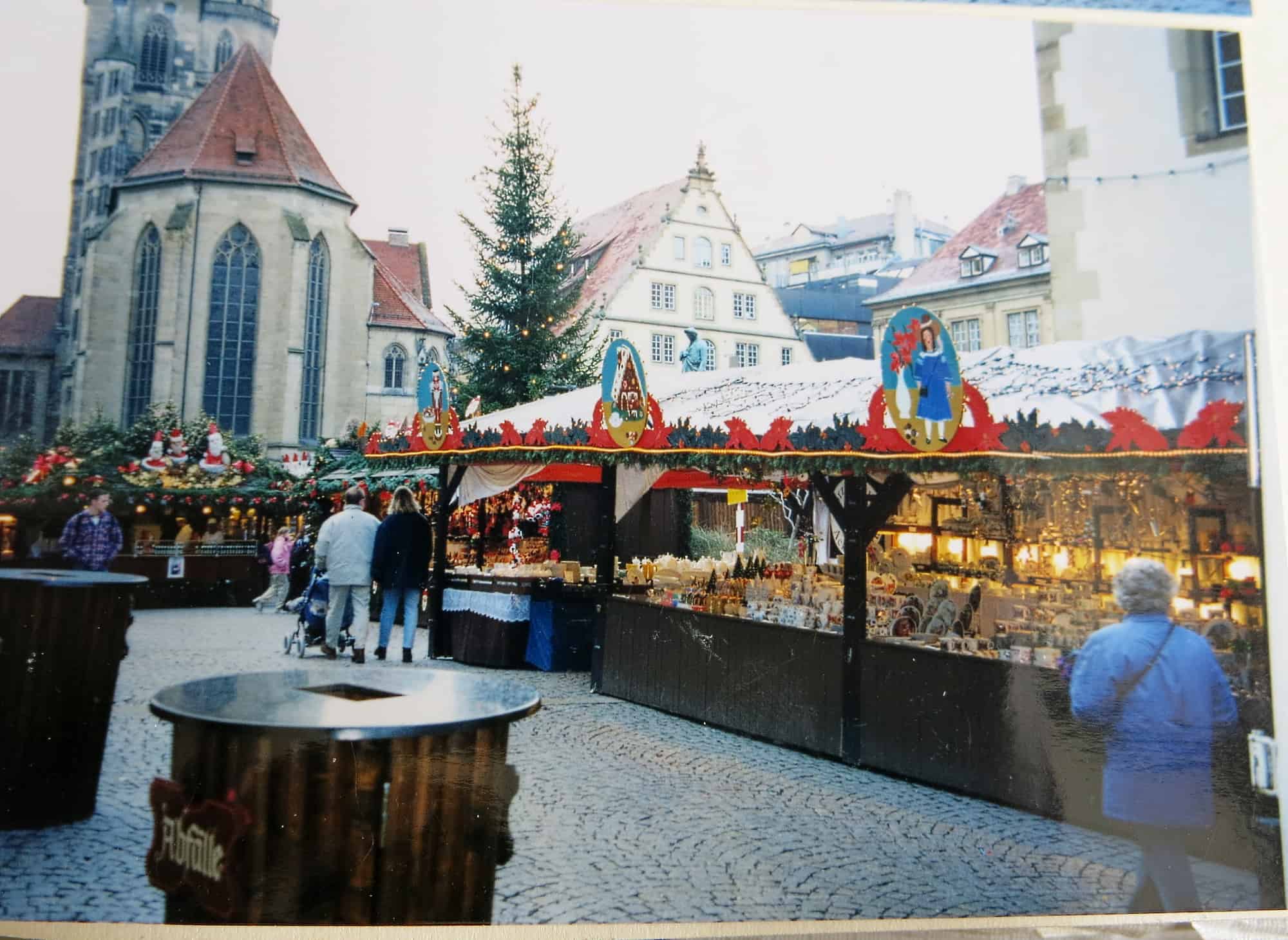 Porzellanstand Stuttgarter Weihnachtsmarkt Stand am Schillerplatz 90iger Jahre