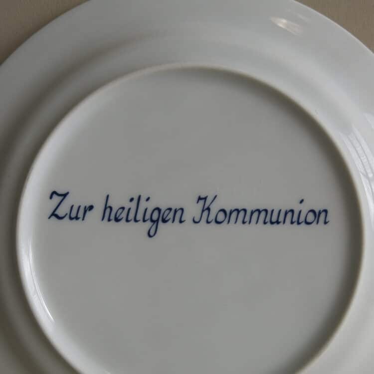 Widmungen auf Porzellan zur heiligen Kommunion