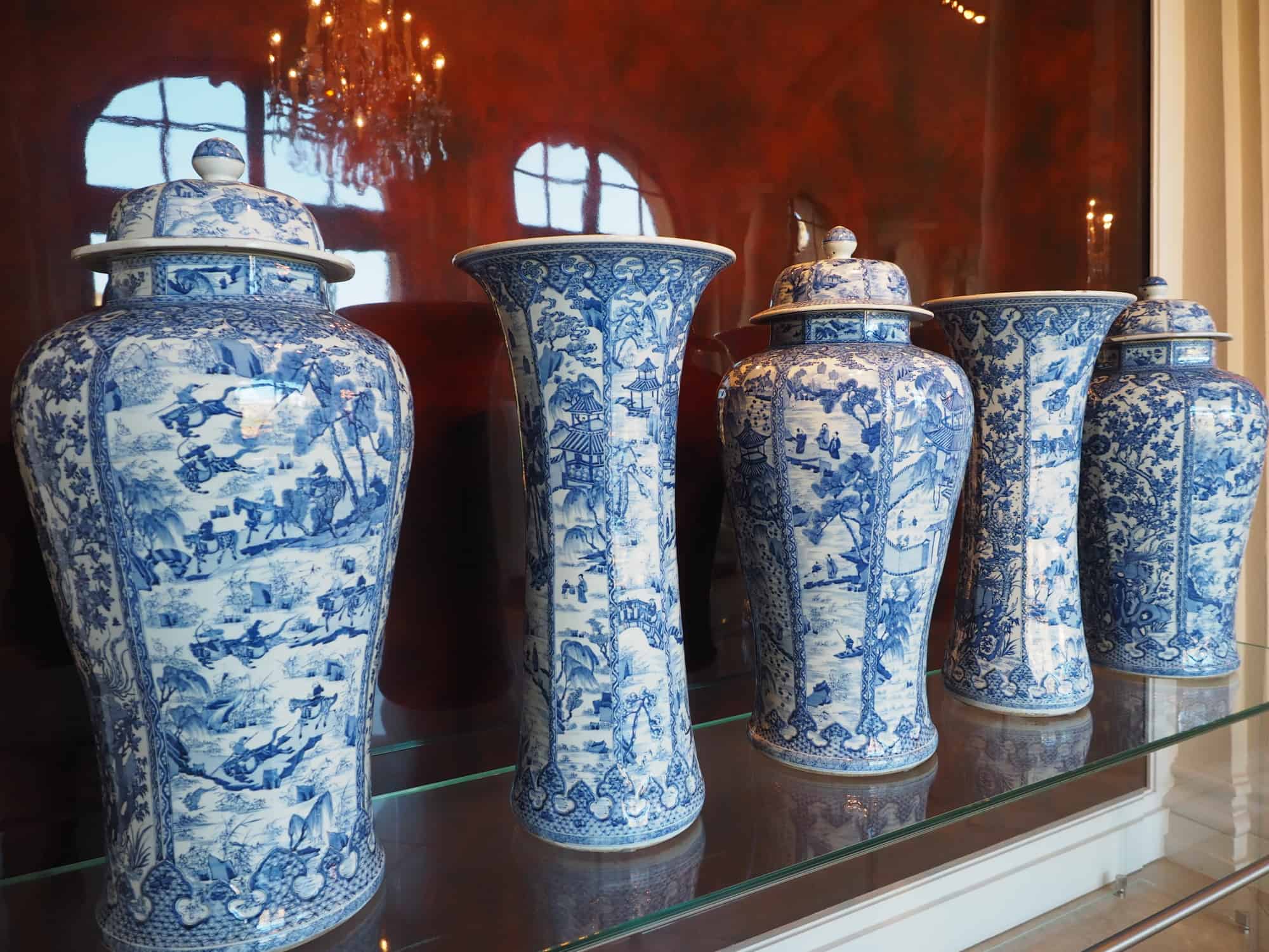 Große Vasen aus chinesicher Produktion aus dem Zwinger in dresden um 1630