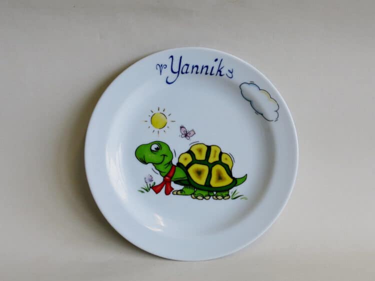 Sonderangebot personalisierter Porzellan Teller 19 cm mit Schildkröte Schleifchen und Namen Yannik