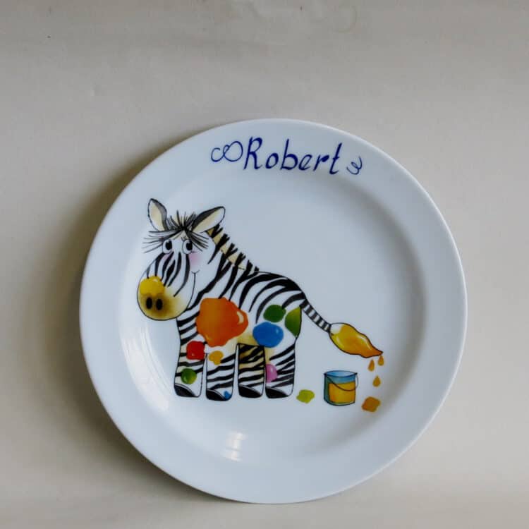 Sonderangebot personalisierter Porzellan Teller 19 cm mit Zebra Klecks und Namen Robert