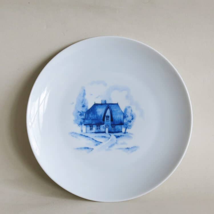 Porzellanteller Ole 19 cm mit Reetdachhaus weiß Blau Delfter Stil